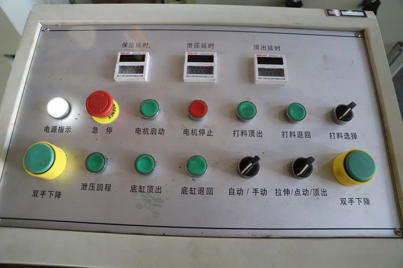 315噸四柱液壓機操作臺